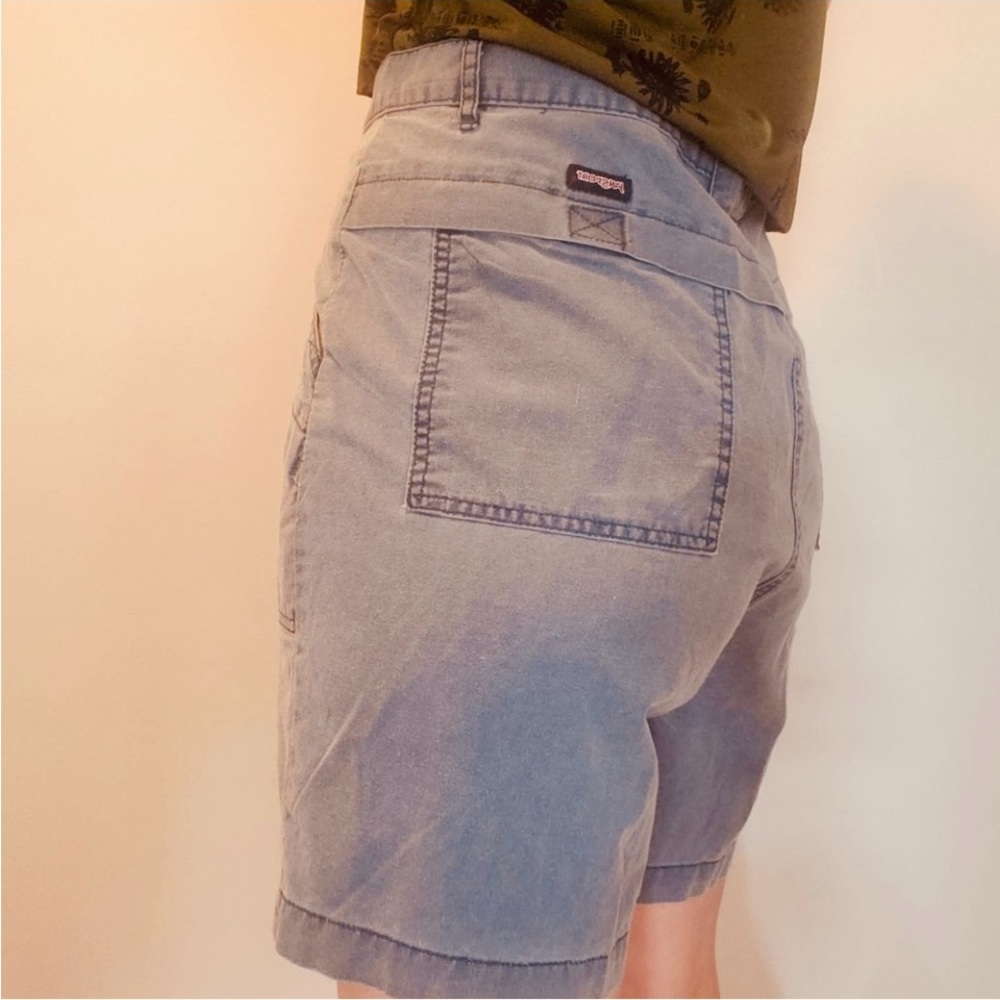 Vintage 90's Jansport khaki Field Shorts
Men's Size 34